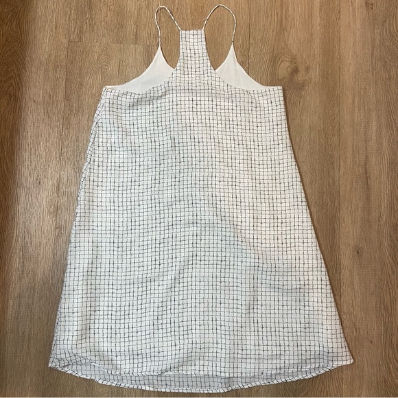 Patterned Shift Dress - Picture 2 of 5